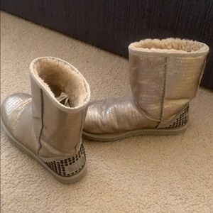 Size 9 uggs!